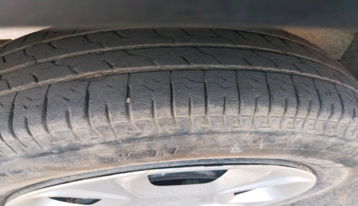 2020 Maruti S PRESSO VXI CNG, Petrol, Manual, 87,400 km, tyre