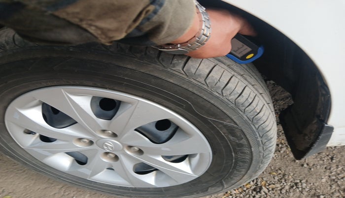 2015 Hyundai Elite i20 MAGNA 1.2, Petrol, Manual, 1,05,411 km, tyre