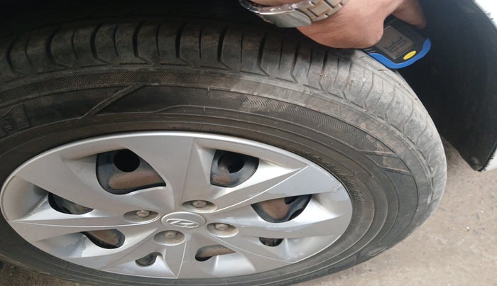 2015 Hyundai Elite i20 MAGNA 1.2, Petrol, Manual, 1,05,411 km, tyre