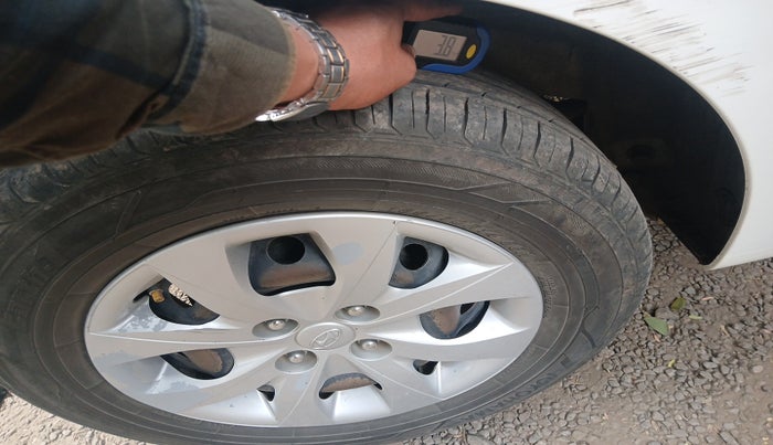 2015 Hyundai Elite i20 MAGNA 1.2, Petrol, Manual, 1,05,411 km, tyre