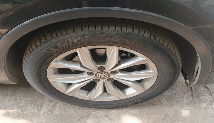 2018 Volkswagen TIGUAN HIGHLINE TDI AT, Diesel, Automatic, 1,51,207 km, tyre