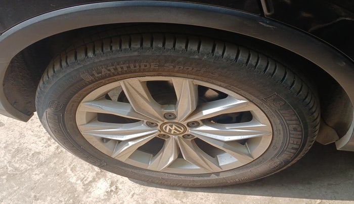 2018 Volkswagen TIGUAN HIGHLINE TDI AT, Diesel, Automatic, 1,51,207 km, tyre