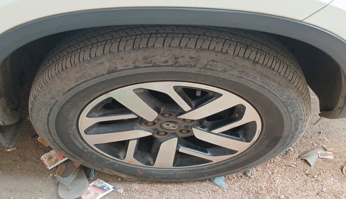 2020 Tata Harrier XZA PLUS 2.0L, Diesel, Automatic, 1,22,121 km, tyre