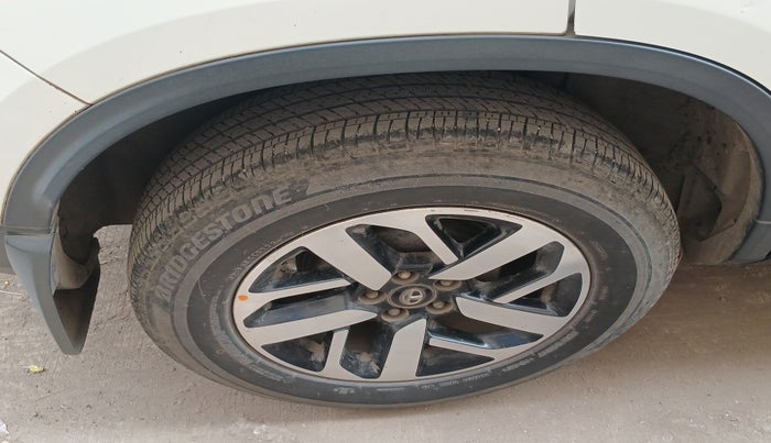 2020 Tata Harrier XZA PLUS 2.0L, Diesel, Automatic, 1,22,121 km, tyre