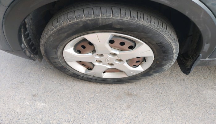 2019 Mahindra XUV300 W6 1.5 DIESEL, Diesel, Manual, 1,00,592 km, tyre