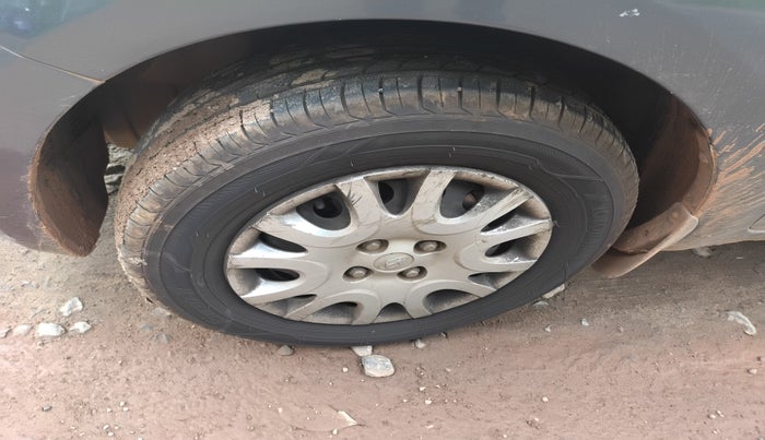 2010 Hyundai i20 MAGNA 1.2, Petrol, Manual, 10,00,104 km, tyre