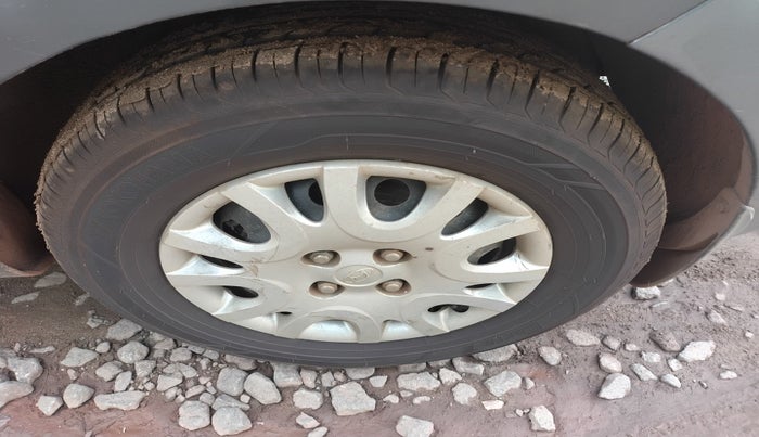 2010 Hyundai i20 MAGNA 1.2, Petrol, Manual, 10,00,104 km, tyre