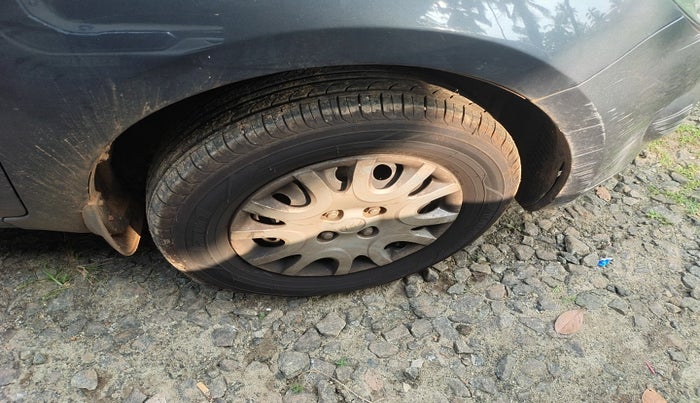 2010 Hyundai i20 MAGNA 1.2, Petrol, Manual, 10,00,104 km, tyre