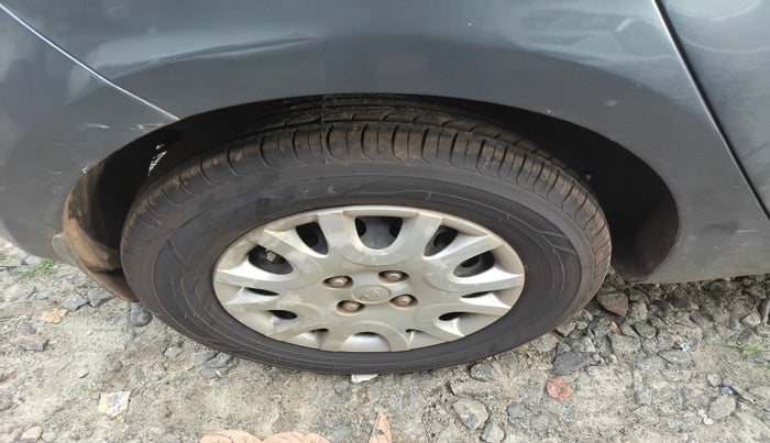 2010 Hyundai i20 MAGNA 1.2, Petrol, Manual, 10,00,104 km, tyre