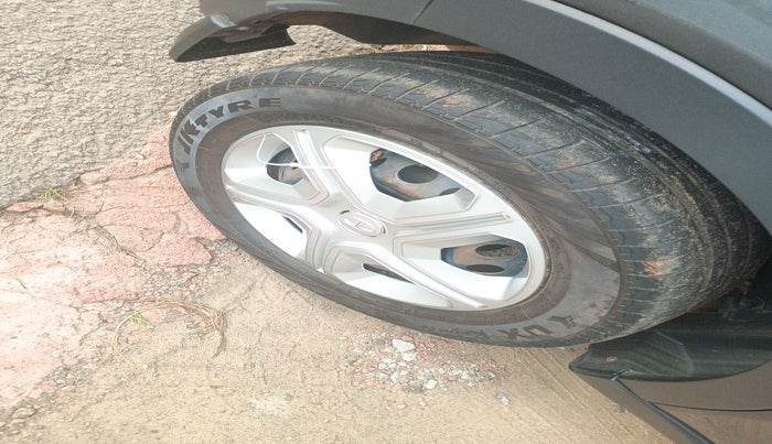 2019 Tata NEXON XMA PETROL, Petrol, Automatic, 1,18,431 km, tyre