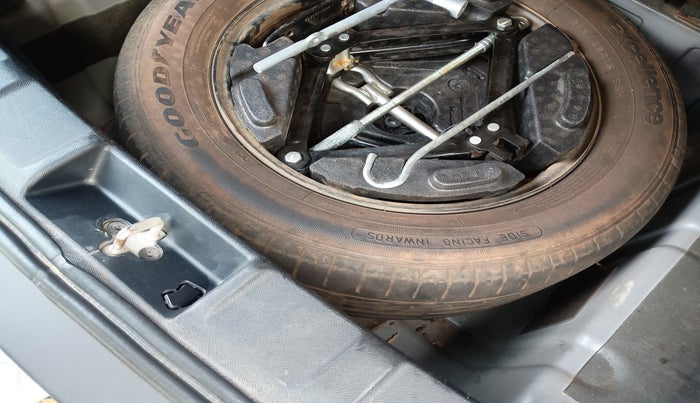 2019 Tata NEXON XMA PETROL, Petrol, Automatic, 1,18,431 km, tyre