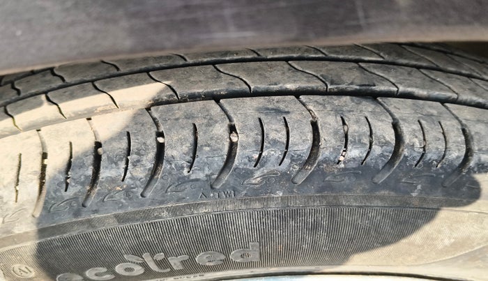 2018 Maruti Ertiga VXI, Petrol, Manual, 1,59,023 km, tyre