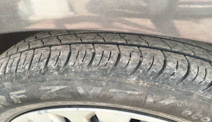 2018 Maruti Ertiga VXI, Petrol, Manual, 1,59,023 km, tyre