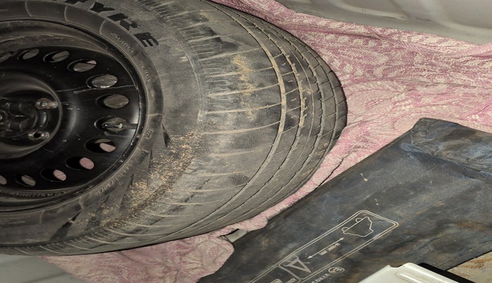 2014 Renault Scala RXZ DIESEL, Diesel, Manual, 66,731 km, tyre