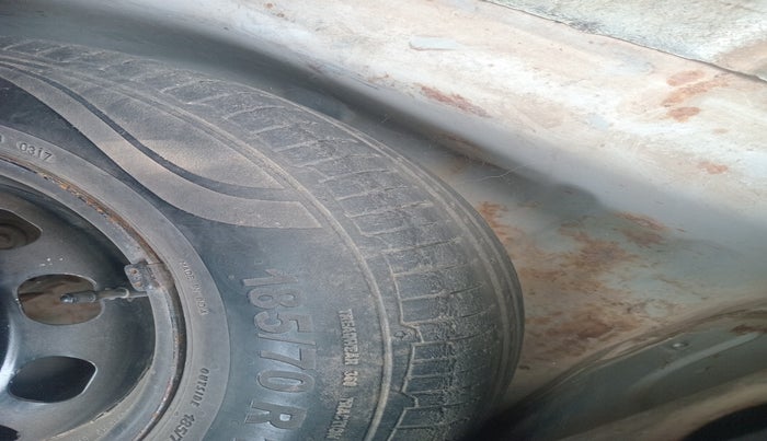 2012 Ford Figo LXI 1.4 DIESEL, Diesel, Manual, 1,31,214 km, tyre