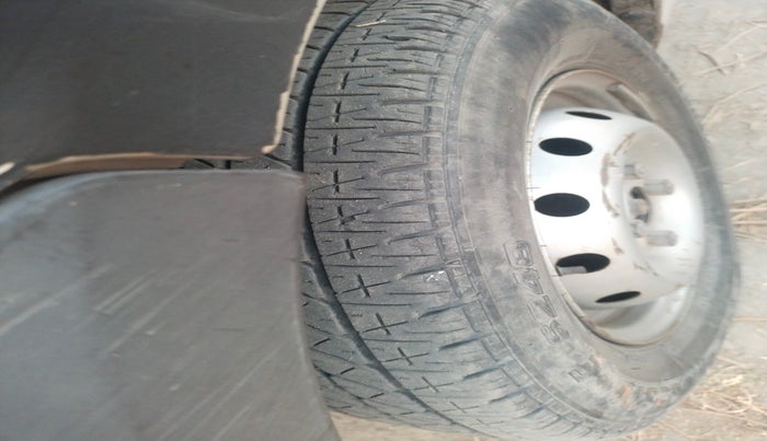 2011 Maruti Alto LX, Petrol, Manual, 75,000 km, tyre