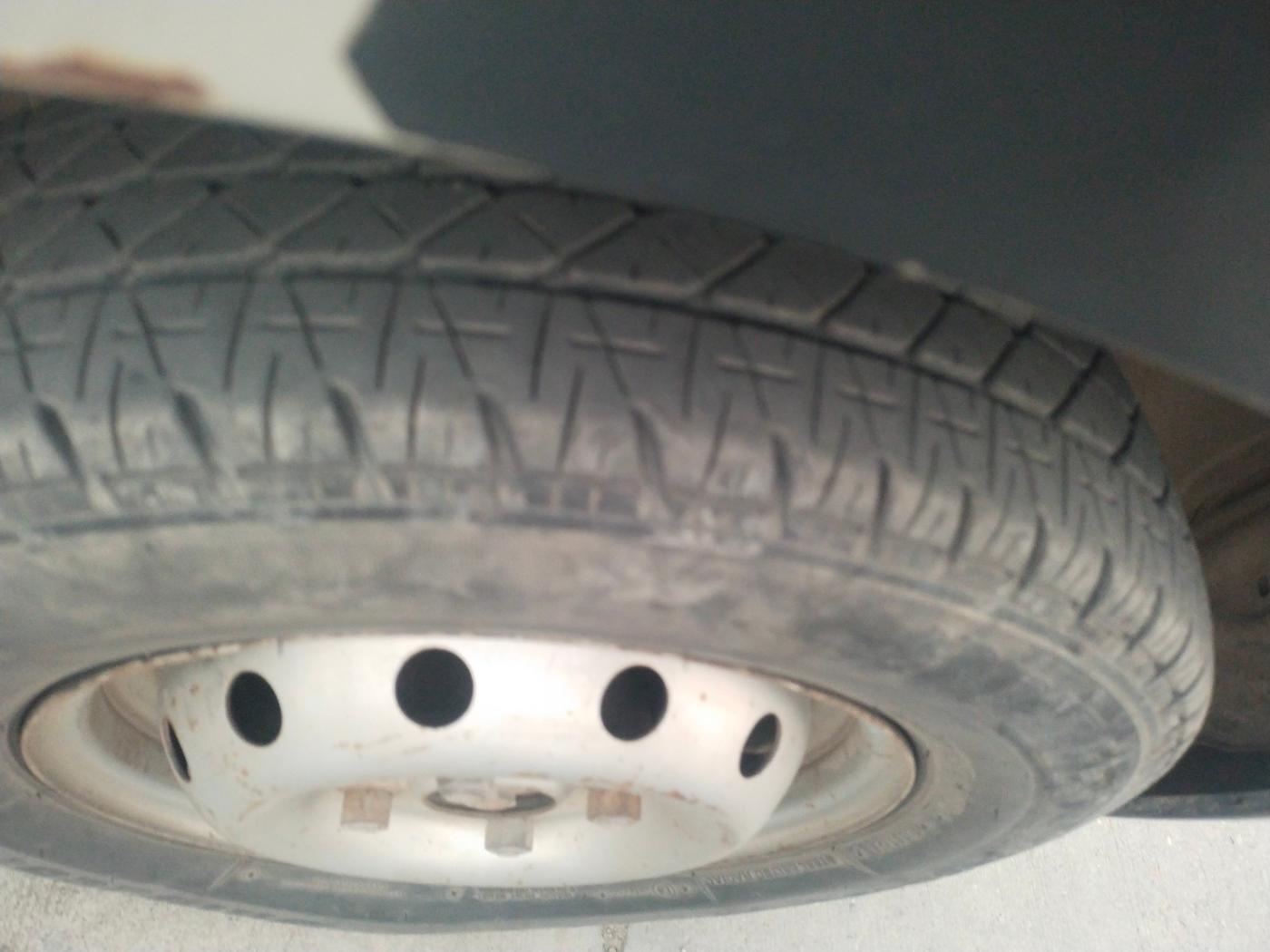 2011 Maruti Alto LX, Petrol, Manual, 75,000 km, tyre