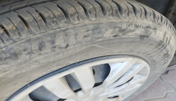 2017 Maruti Dzire VXI, Petrol, Manual, 55,675 km, tyre