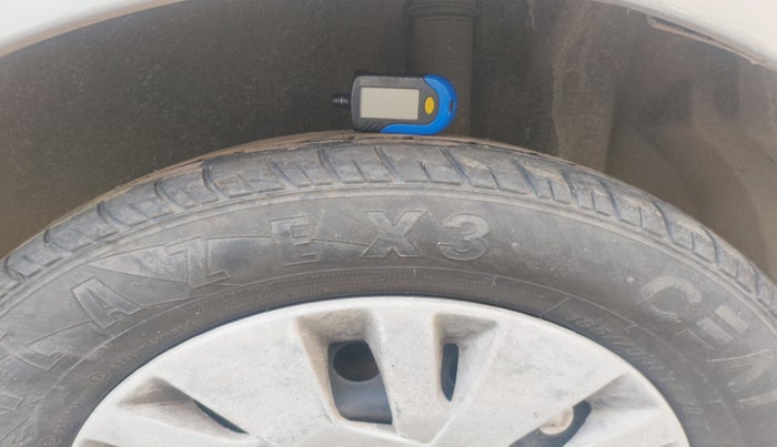 2010 Maruti Swift VDI, Diesel, Manual, 2,06,374 km, tyre