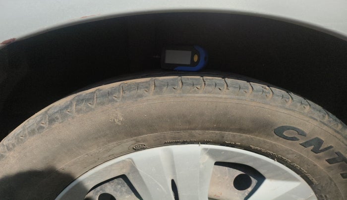 2010 Maruti Swift VDI, Diesel, Manual, 2,06,374 km, tyre