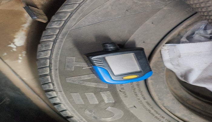 2010 Maruti Swift VDI, Diesel, Manual, 2,06,374 km, tyre