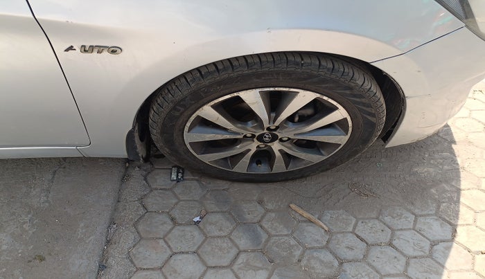 2015 Hyundai Verna FLUIDIC 1.6 CRDI SX AT, Diesel, Automatic, 1,18,077 km, tyre