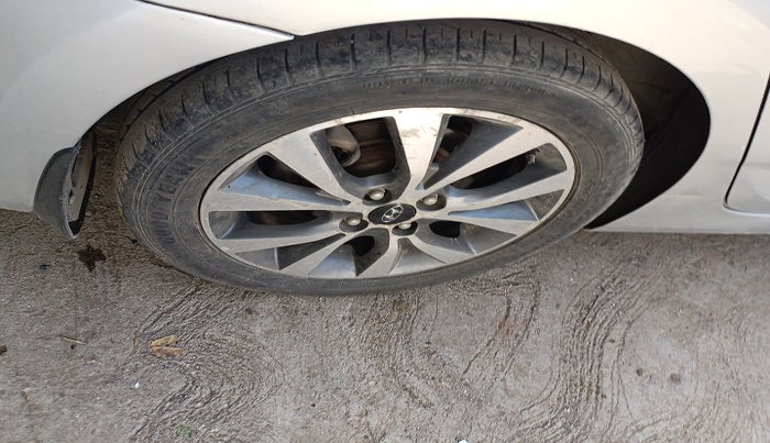 2015 Hyundai Verna FLUIDIC 1.6 CRDI SX AT, Diesel, Automatic, 1,18,077 km, tyre