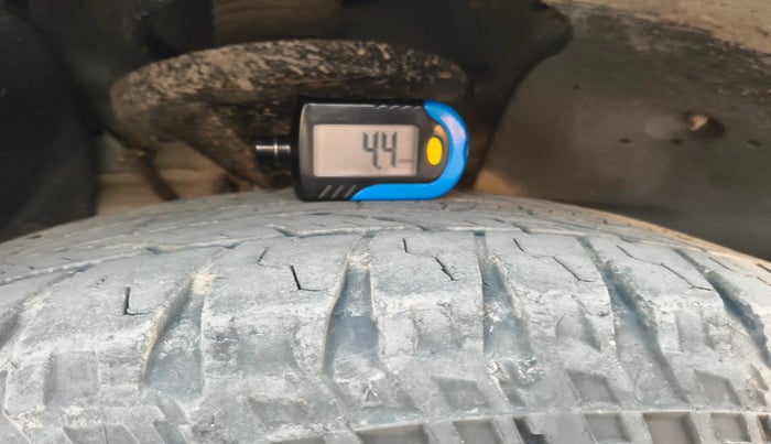 2017 Mahindra XUV500 W10, Diesel, Manual, 1,13,077 km, tyre