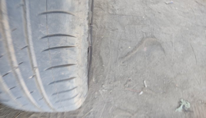 2016 Renault Kwid RXT 0.8, Petrol, Manual, 83,972 km, tyre