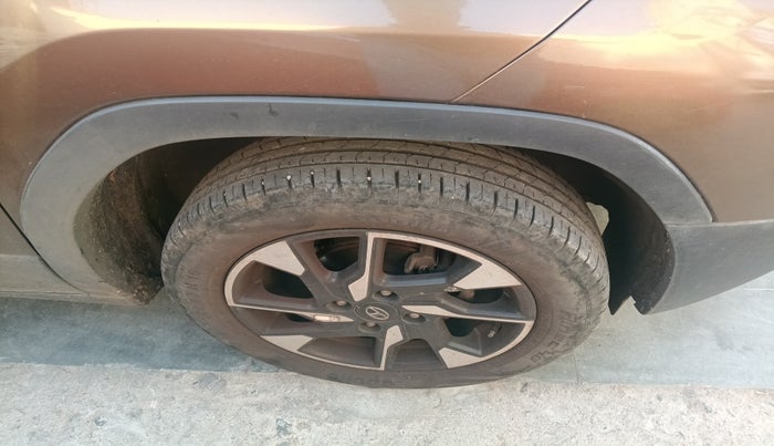 2021 Tata PUNCH CREATIVE  1.2 RTN DUAL TONE, Petrol, Manual, 33,373 km, tyre