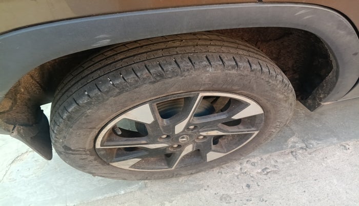 2021 Tata PUNCH CREATIVE  1.2 RTN DUAL TONE, Petrol, Manual, 33,373 km, tyre