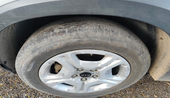 2020 KIA SONET HTK PLUS 1.5, Diesel, Manual, 1,45,058 km, tyre