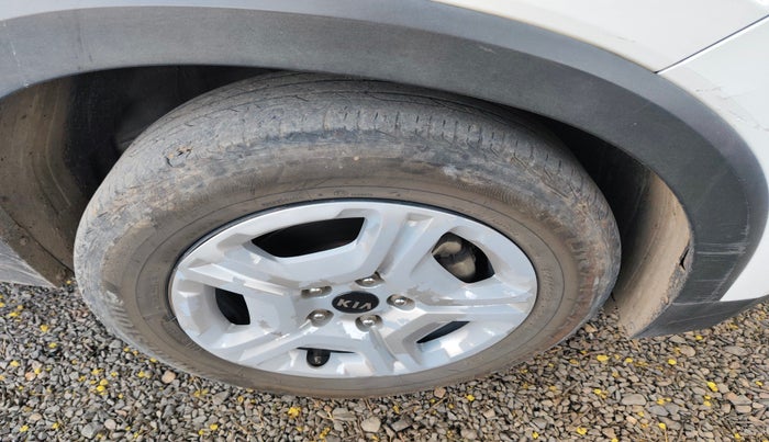 2020 KIA SONET HTK PLUS 1.5, Diesel, Manual, 1,45,058 km, tyre