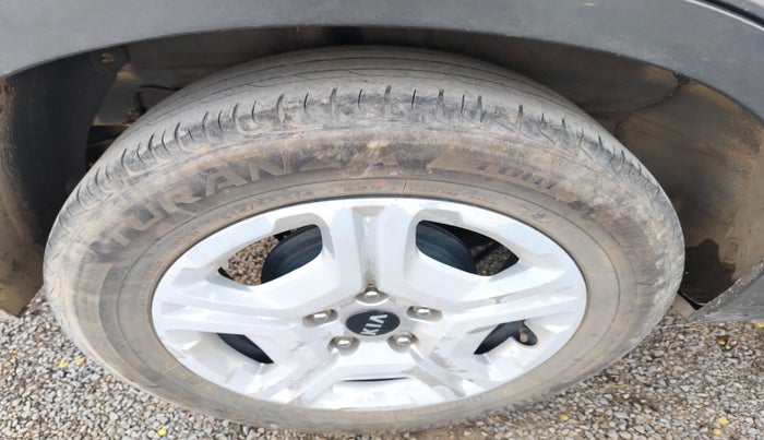 2020 KIA SONET HTK PLUS 1.5, Diesel, Manual, 1,45,058 km, tyre