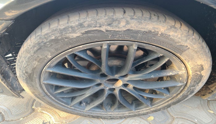 2011 BMW 5 Series 525D, Diesel, Automatic, 1,55,132 km, tyre