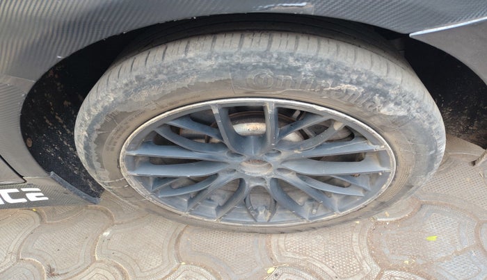 2011 BMW 5 Series 525D, Diesel, Automatic, 1,55,132 km, tyre