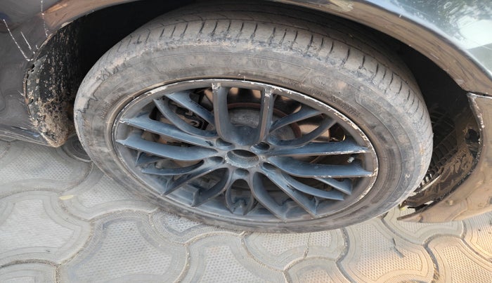 2011 BMW 5 Series 525D, Diesel, Automatic, 1,55,132 km, tyre