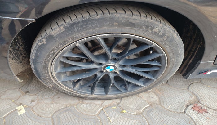 2011 BMW 5 Series 525D, Diesel, Automatic, 1,55,132 km, tyre