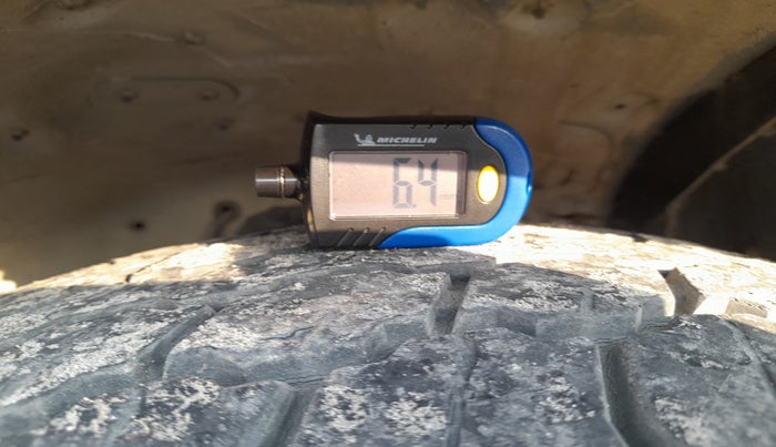 2012 Ford Endeavour 2.5L 4X2 MT, Diesel, Manual, 93,749 km, tyre