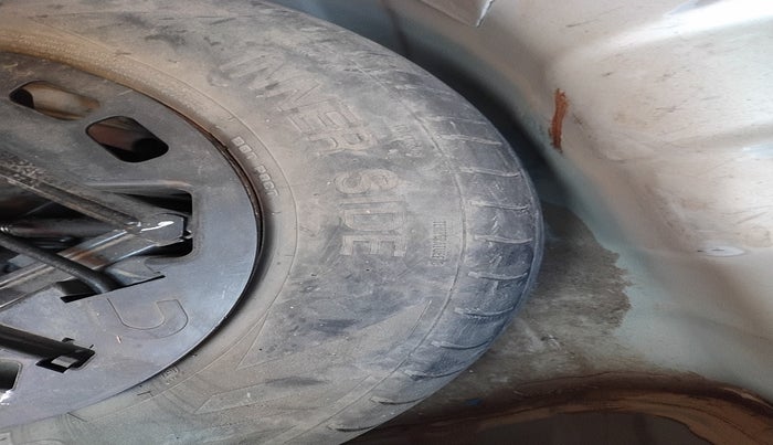 2011 Hyundai i10 MAGNA 1.2, Petrol, Manual, 74,351 km, tyre