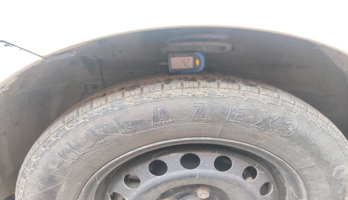 2017 Maruti Swift VXI, Petrol, Manual, 92,493 km, tyre