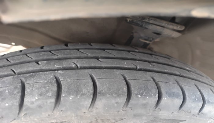 2016 Maruti Wagon R 1.0 LXI CNG, Petrol, Manual, 1,42,750 km, tyre