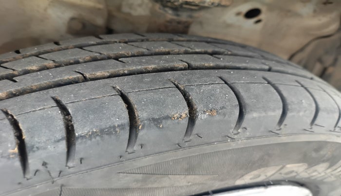 2016 Maruti Wagon R 1.0 LXI CNG, Petrol, Manual, 1,42,750 km, tyre