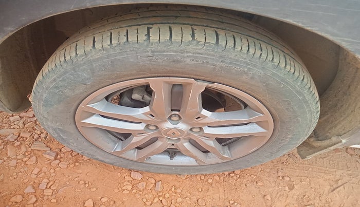 2021 Renault TRIBER RXZ, Petrol, Manual, 26,239 km, tyre