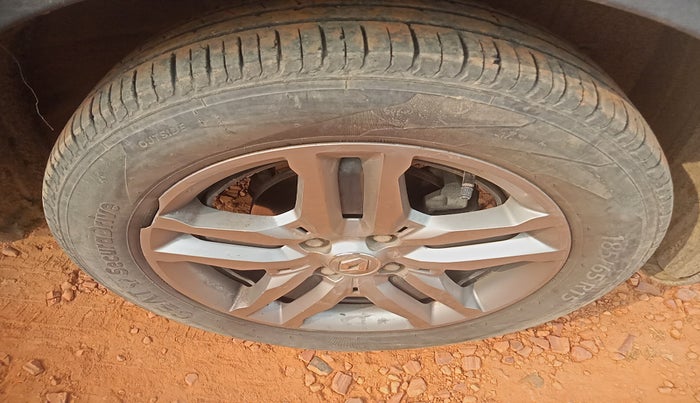 2021 Renault TRIBER RXZ, Petrol, Manual, 26,239 km, tyre