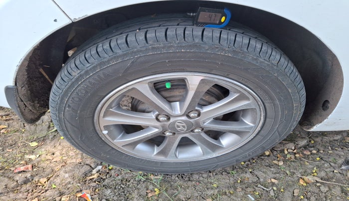 2016 Hyundai Grand i10 ASTA 1.1 CRDI, Diesel, Manual, 1,66,445 km, tyre