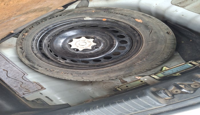 2016 Hyundai Grand i10 ASTA 1.1 CRDI, Diesel, Manual, 1,66,445 km, tyre