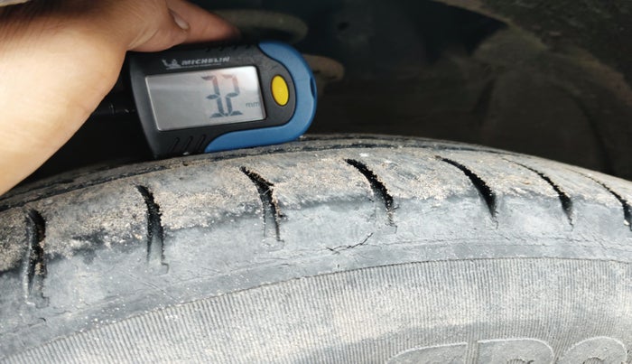 2014 Hyundai Grand i10 SPORTZ 1.1 CRDI, Diesel, Manual, 1,06,641 km, tyre