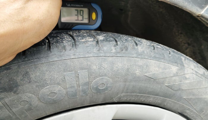 2014 Hyundai Grand i10 SPORTZ 1.1 CRDI, Diesel, Manual, 1,06,641 km, tyre