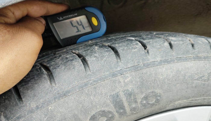 2014 Hyundai Grand i10 SPORTZ 1.1 CRDI, Diesel, Manual, 1,06,641 km, tyre